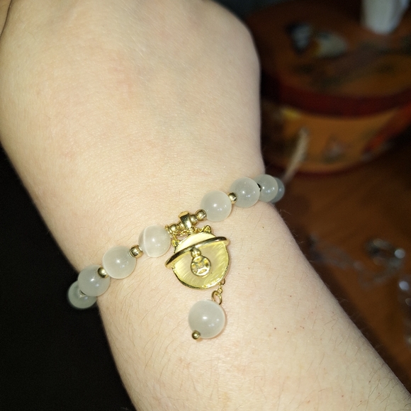 Moonstone  Beads Cat Pendant Stretch Bracelet - Picture 2 of 3